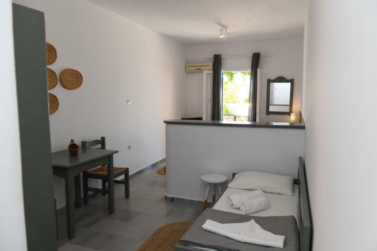 Dryades Family Hotel Drios Luaran gambar